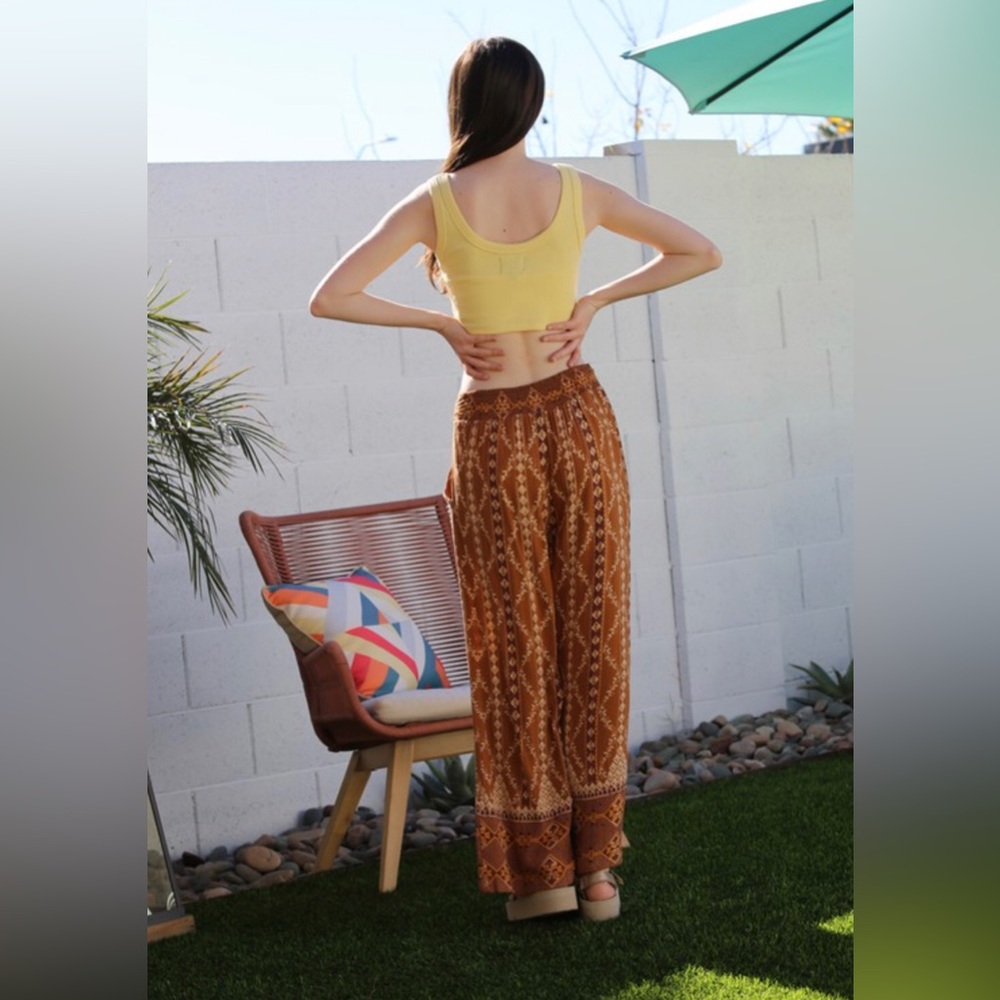 Angie Wide Leg Printed Smocked Waist Pocket Pants - Picture 3 of 10